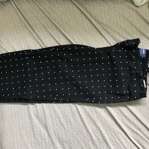 Old Navy black and white dot Pixie pants!